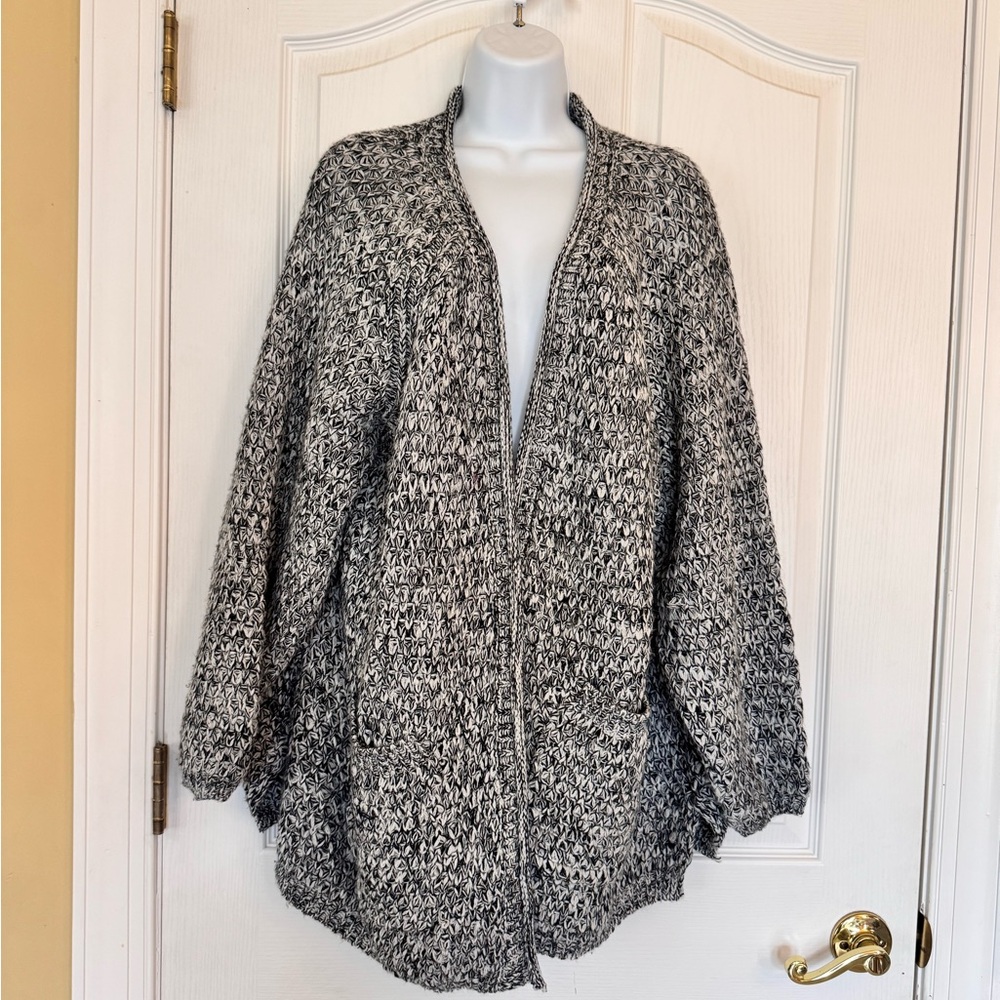 POL Oversized Women's Black and White Open Front Cardigan Sweater Size Large
